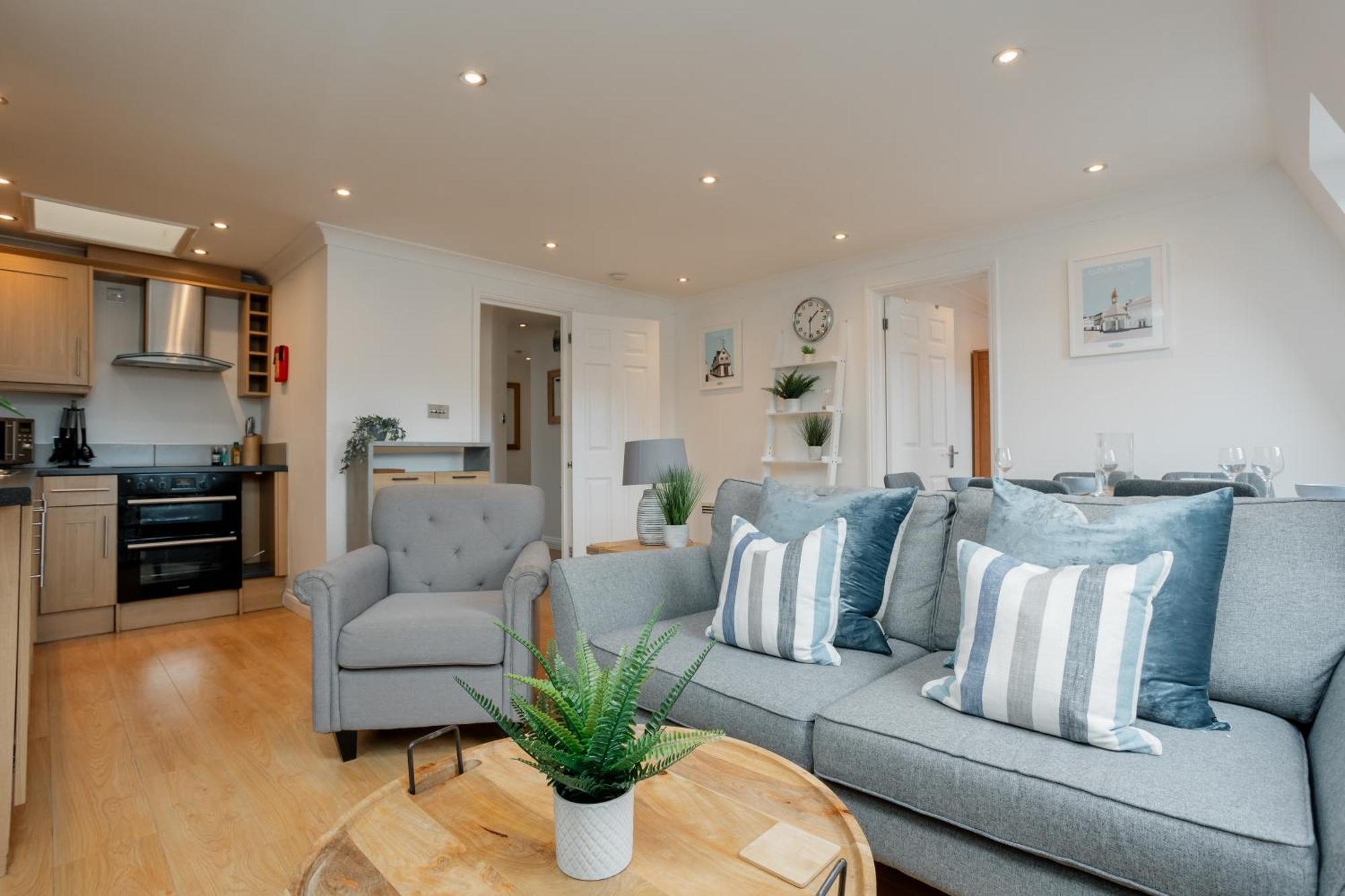 Starhost Residences - Central 3 Bed Apartment At Regents Court, Newbury Newbury  Exterior photo